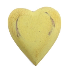 Herz aus Mangoholz in Gelb