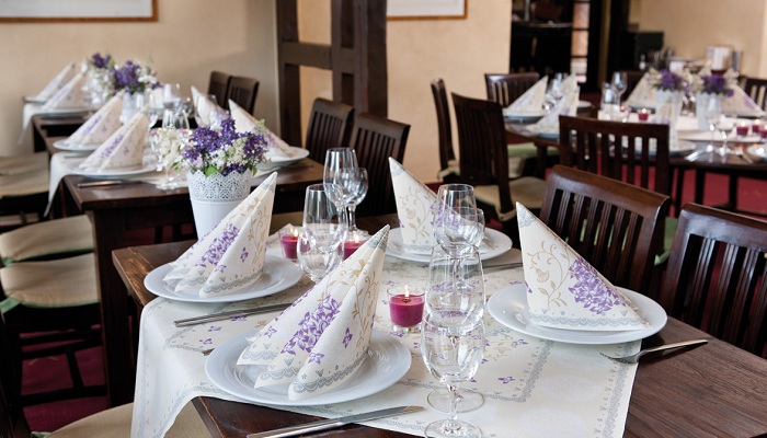 Tischdekoration Arabella champagne Mustertisch Tischdekoration Frühling von Duni bei Tafeldeko