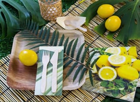 Bambus und Palmblatt Deko