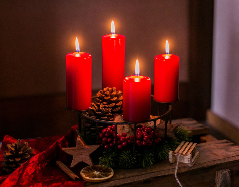 Adventskranz Metallgestell Adventstraum in Rot/Grün.