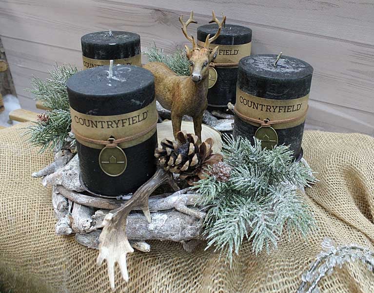 Adventskranz rustikal mit Hirsch.
