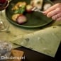 Nachhaltige Bio Dunicel® Mitteldecke Noel Pistachio in sanftem Grün mit dezentem Weihnachtsmuster für festliche Tafeln.