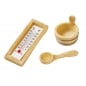Dreiteiliges Miniatur-Wellness-Set bestehend aus einem Holz-Thermometer, einem Saunakübel und einer Schöpfkelle.