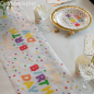 Dekobeispiel mit dem Tischläufer Geburtstag -Happy Birthday-, bunt/Gold, 28 cm.