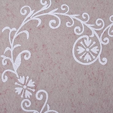 Filz Tischset Ornament Herz in Grau-Rot meliert, 45 x 30 cm.