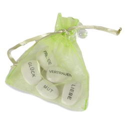 Gastgeschenk Taufe Organzasäckchen in Hellgrün mit Gefühlssteinen, Schnuller