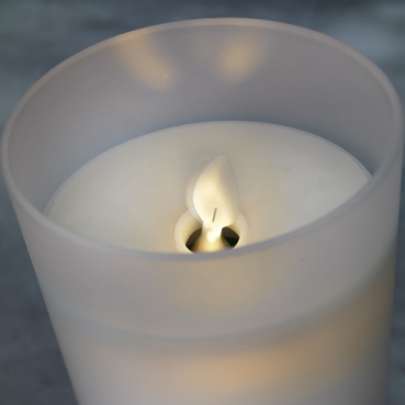 Die Duni LED Leuchte Element mit flackernder „Flamme“ und einer Brenndauer von 20.000 Stunden besteht aus einem unzerbrechlichen, glatten und gefrosteten Material.