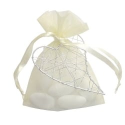 Gastgeschenk Mandelsäckchen Organza in Creme mit Herz in Silber