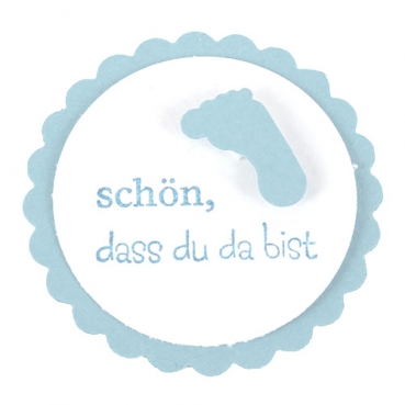 5 Geschenk-Buttons Taufe, Babyfüßchen in Hellblau, 38 mm