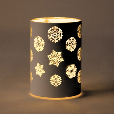 Deko LED-Licht Zylinder, Eiskristalle in Weiß, 7 x 10,5 cm Deko LED-Licht Zylinder, Eiskristalle in Weiß, 10,5 cm, im Dunkeln, Beleuchtung an.