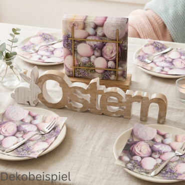 Dekobeispiel mit den Servietten Osterzauber in Flieder, 33 x 33 cm.