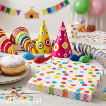 Farbenfrohe Geburtstagstafel mit gepunkteten Servietten, Partyhüten, Konfetti und Gebäck für eine fröhliche Party.