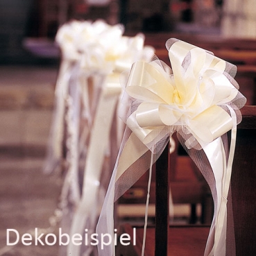 Ruckzuck-Schleife, Bankschmuck, Autoschleife, Hochzeit mit Tüll, langer Schleppe in Weiß Dekobeispiel Ruckzuck-Schleife, Bankschmuck mit Tüll.