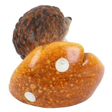 Keramik Igel auf Pilz in Ocker, 80 mm, Nr. 2 Keramik Igel auf Pilz in Ocker, 80 mm, Nr. 2.