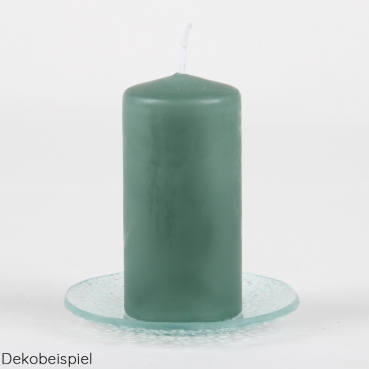 Glas Kerzenteller rund mit Struktur, 98 mm Dekobeispiel mit Stumpenkerze für den Glas Kerzenteller rund mit Struktur, 98 mm.
