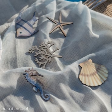 Dekobeispiel für die 10 Holz Streuteile Maritim, Koralle, Muschel, Meerestiere, 45 - 60 mm.