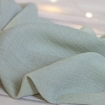 10 Meter Stoff Tischläufer Musselin in Pistaziengrün, 30 cm Nahaufnahme von dem Stoff Tischläufer Musselin in Pistaziengrün.