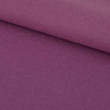 25 Premium Faltservietten in Aubergine, 40 x 40 cm, stoffähnlich, durchgefärbt Nahaufnahme von der Premium Faltserviette in Aubergine, 40 x 40 cm, stoffähnlich, durchgefärbt.