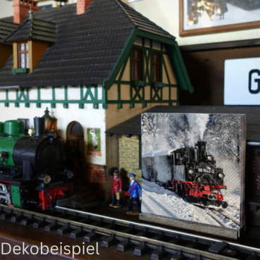 Dekobeispiel mit den Servietten Winterliche Eisenbahnromantik, 33 x 33 cm.