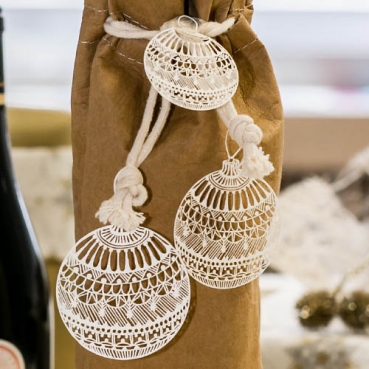 3 Papier Christbaumkugeln, Laser Cut, für Kartengestaltung, Basteln,  63 - 87 mm