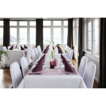 24 Meter Rolle Duni Bio Dunicel Tischläufer, Tête-à-Tête in Sun Orange, 40 cm Breite Gedeckter Tisch mit Duni Dunicel Tischläufer und Duni Servietten.