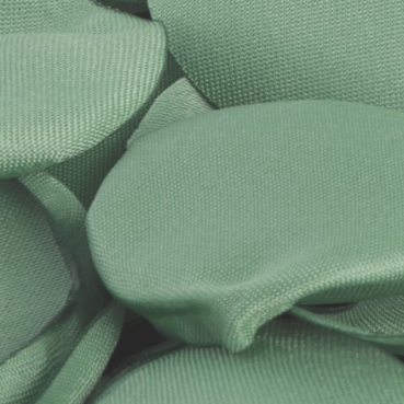 Nahaufnahme von den 50 Satin Blütenblätter in Eukalyptus, 35 mm.