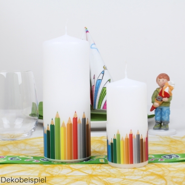 Dekobiespiel mit den Stumpenkerzen Einschulung, Buntstifte, 150 x 60 mm und 100 x 50 mm.