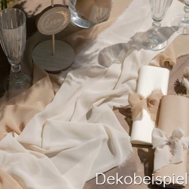 3 Meter Tischläufer, hauchdünn, in Creme, 35 cm Dekobeispiel von dem Tischläufer, hauchdünn, in Creme, 35 cm.