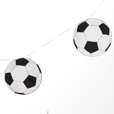 6 Meter Partykette mit Fußball-Wimpeln in Weiß/Schwarz 6 Meter Partykette mit Fußball-Wimpeln in Weiß/Schwarz.