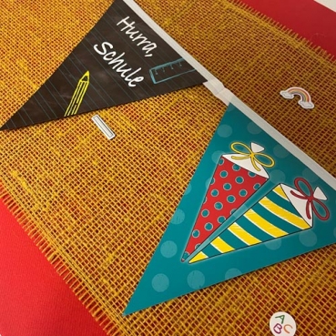 4 Meter Wimpelkette, Einschulung -Hurra, Schule- 4 Meter Wimpelkette, Einschulung -Hurra, Schule-