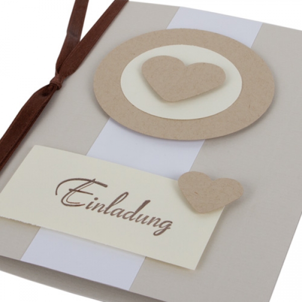 Einladungskarte Hochzeit, Herz in Taupe/Creme - Detailansicht