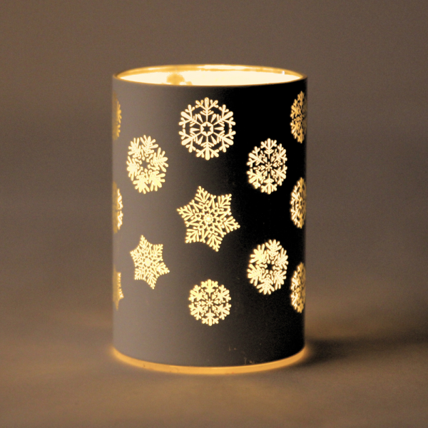 Deko LED-Licht Zylinder, Eiskristalle in Weiß, 10,5 cm, im Dunkeln, Beleuchtung an.