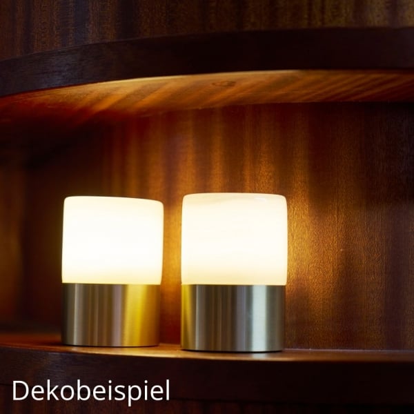 2 Duni LED-Tischlampen Fleur, kabellos und wiederaufladbar, modernes Design, im Holzregal, warmes stimmungsvolles Licht.