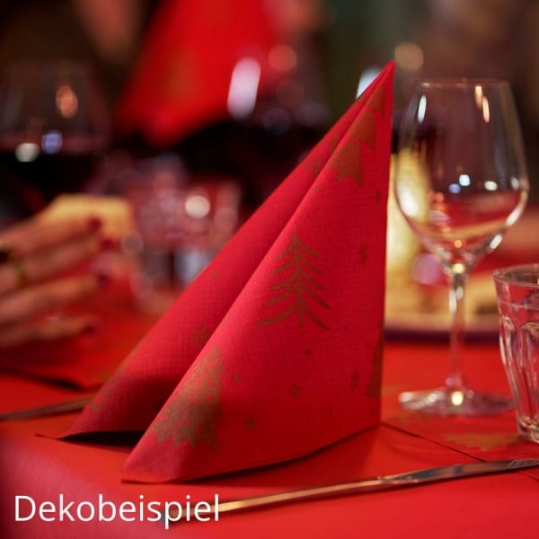 Dekobeispiel mit gefalteter roter Serviette Shimmer Trees auf einem festlich gedeckten Tisch.