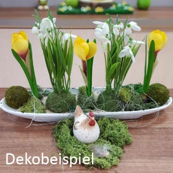 Dekobeispiel Frühling mit Mooskugeln.