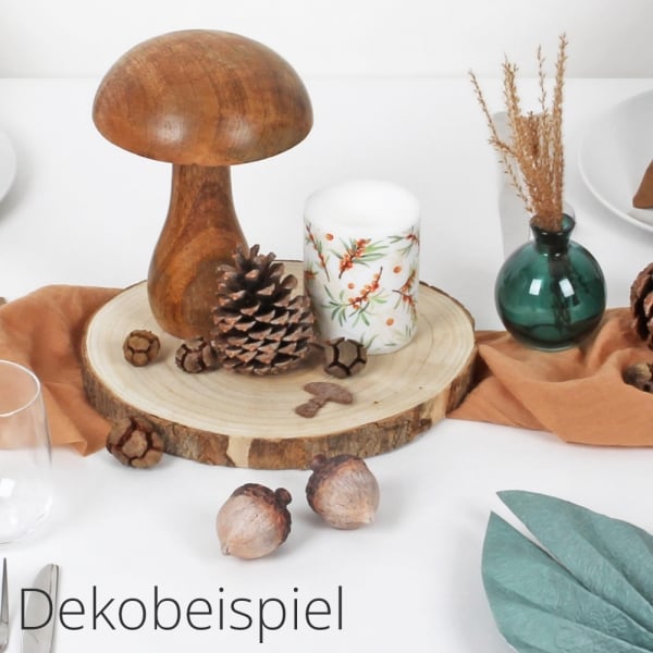 Kleine Keramik Eichel liegend auf einem Tisch