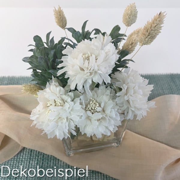 Dekobeispiel für 4er Bund Deko Blumen in Weiß, 26 cm.