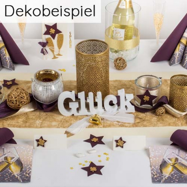 Dekobeispiel Silvestertisch mit Streudeko Sternen mit Kleeblatt in Aubergine/Gold glitzernd, 70 mm.