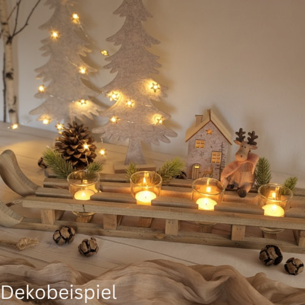 Dekobeispiel mit dem großen Deko Holz Schlitten mit 4 Teelichtgläsern, Adventsgestell, 58 cm.
