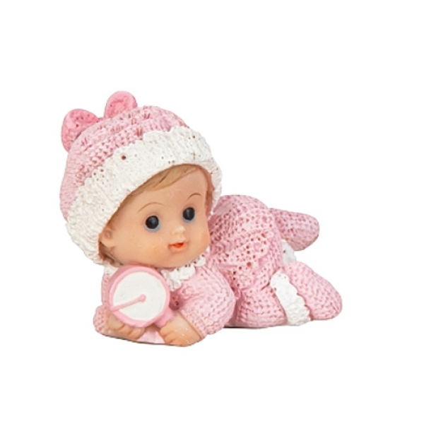 Dekofigur Baby Mädchen mit Rassel in Rosa, 60 mm.