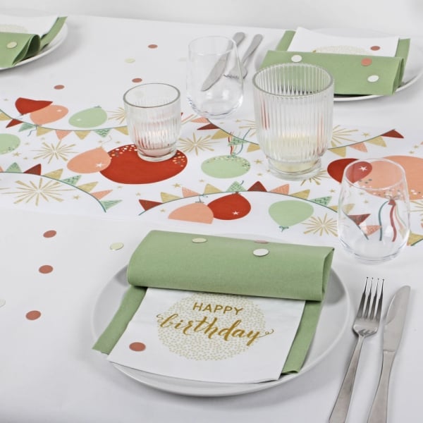 Dekobeispiel Dekopaket Geburtstag Nahaufnahme Servietten