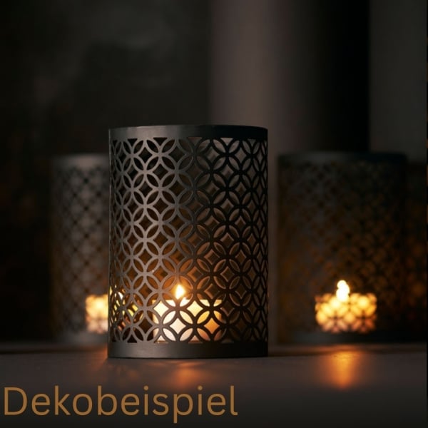 Dekobeispiel mit dem Duni Metall Kerzenhalter Taj in Schwarz.