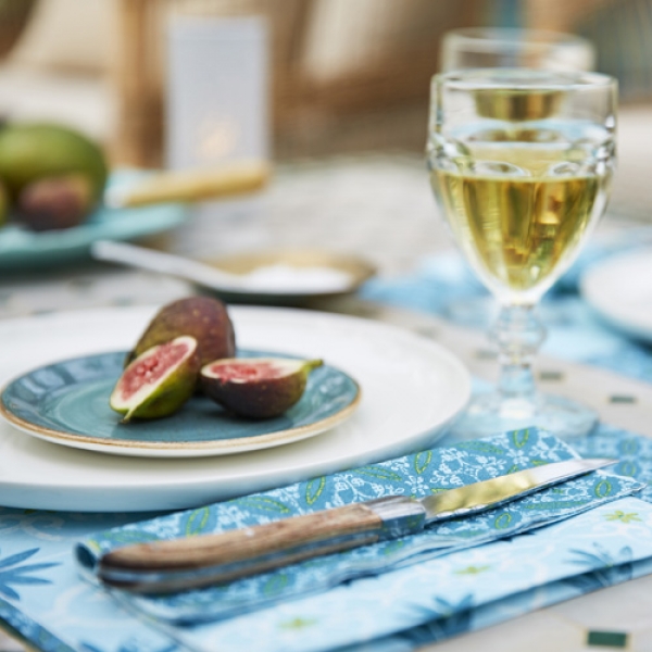 Duni Dunisilk Mitteldecken Maja - Abwischbare Mediterrane Sommer-Mitteldecken im Patchwork-Look in den Farben des Meeres.