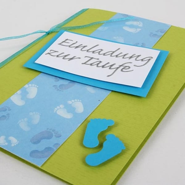 Einladungskarte Taufe, Babyfüßchen in Hellgrün/Blau.
