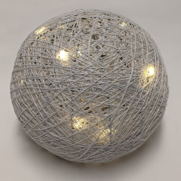 Faden Kugellampe, Leuchtkugel mit 10 LED Lämpchen, hellgrau, 20 cm.