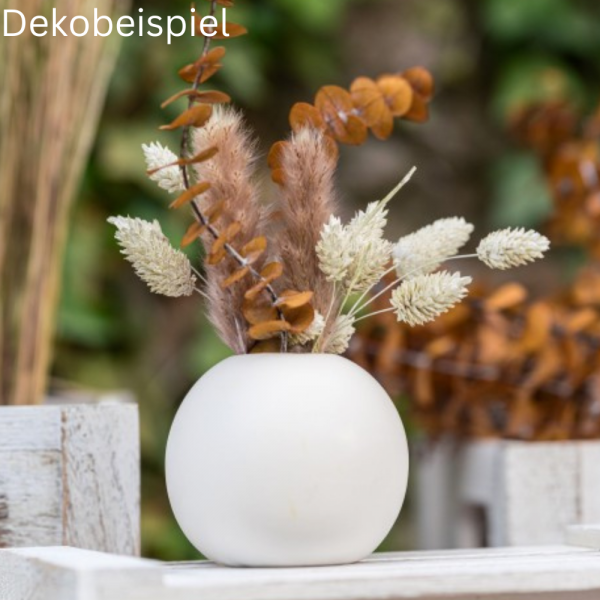 Dekobeispiel mit dem Keramik Tisch Väschen, kugelrund, in Weiß matt, 87 mm.