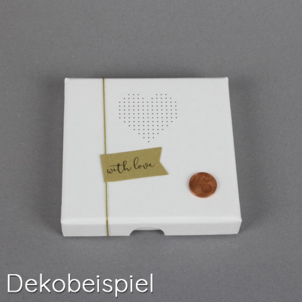 Kleine Geschenkschachtel mit Grußkärtchen, Herz in Weiß, 10 x 10 x 1,2 cm, Größenvergleich mit 1 Cent.