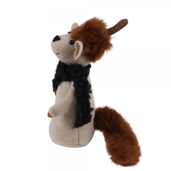 Stoff Winter Maushörnchen mit schwarzem Schal, gefüllt mit Sand, 16 cm, Seitenansicht.