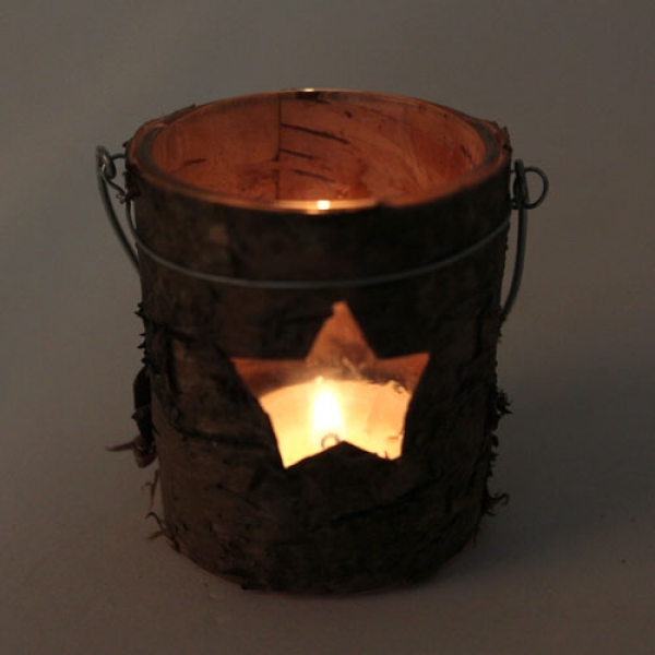 Teelichtglas mit echter Birkenholzrinde, Stern, 75 mm im dunkeln.