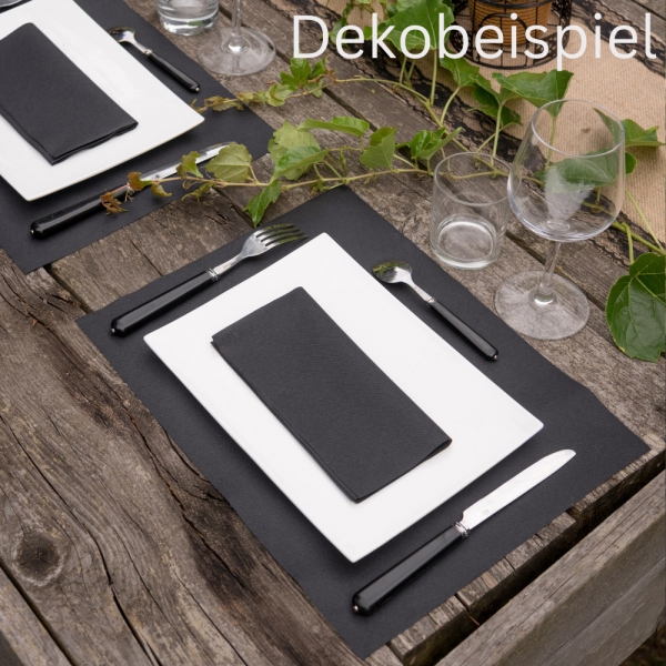 Dekobeispiel mit einem Airlaid Tischläufer als Tischset in Schwarz.